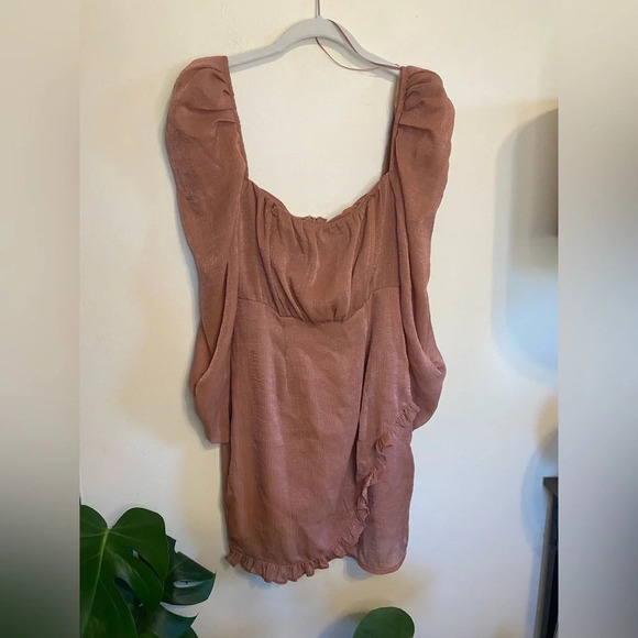 NWOT ASTR the label|| Maeve Shimmer Peach Mini Dress.W/ puff sleeves Hol… - Picture 7 of 11